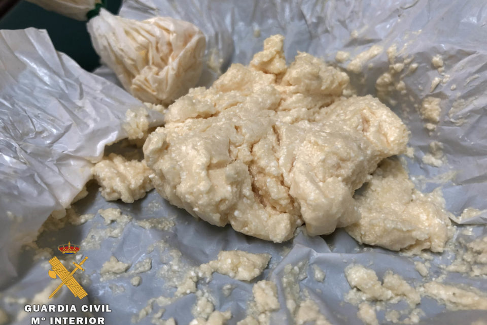 Droga intervenida al detenido. / Guardia Civil