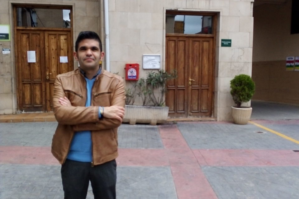 Álvaro Manzanos, nuevo alcalde de Viguera, el pasado 26 de mayo tras votar. / NR