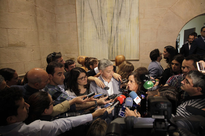 Continúan los desencuentros entre Podemos y PSOE para formar gobierno