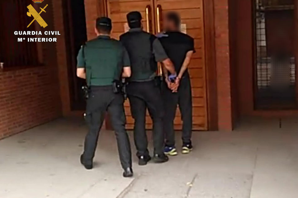 Traslado del detenido tras ser arrestado. / Guardia Civil