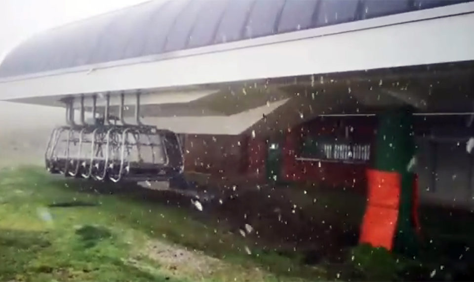 La nieve ha caído este 5 de junio en Valdezcaray. / Lorenzo Arnaiz (@lorenfabi)