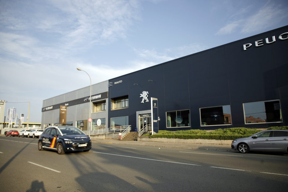 Empresa de automóviles Riauto en La Portalada./ Clara Larrea