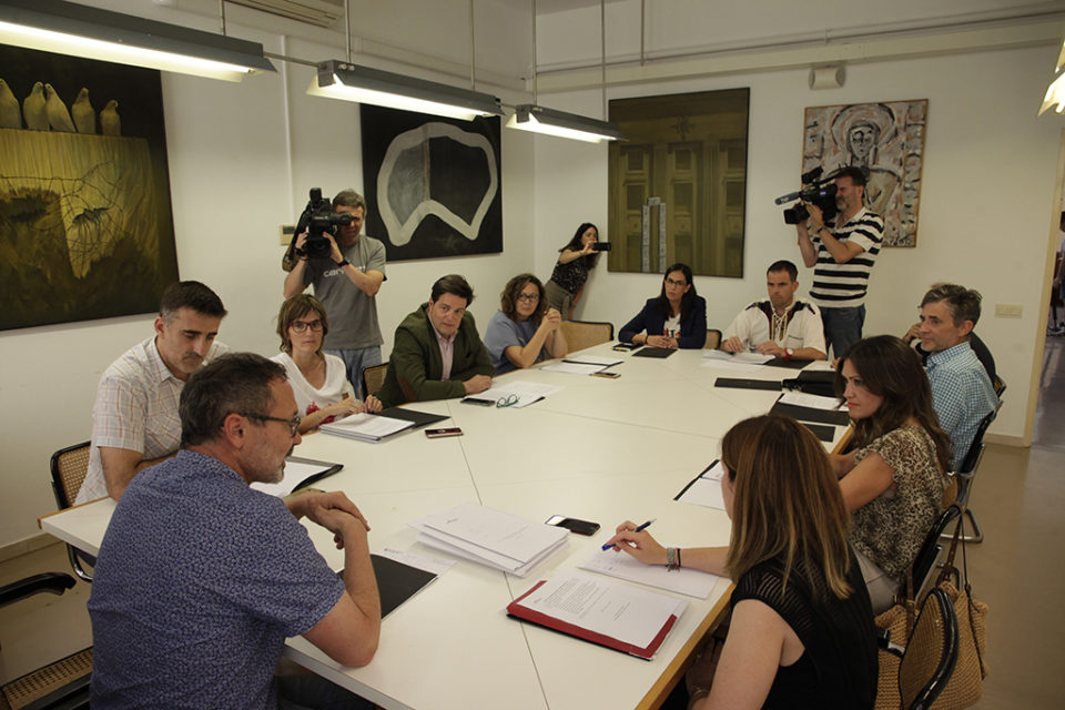 Reunión de constitución del Consejo de Administración de Logroño Deporte, que preside Rubén Antoñanzas. / Ingrid