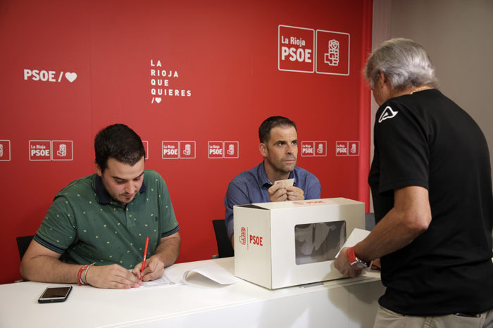 La militancia del PSOE avala el acuerdo de gobierno con IU