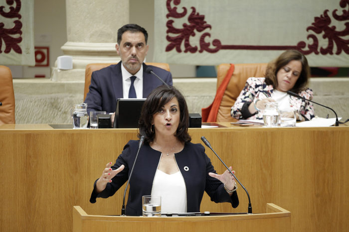 Andreu afronta su elección como presidenta con la amenaza del no de Podemos