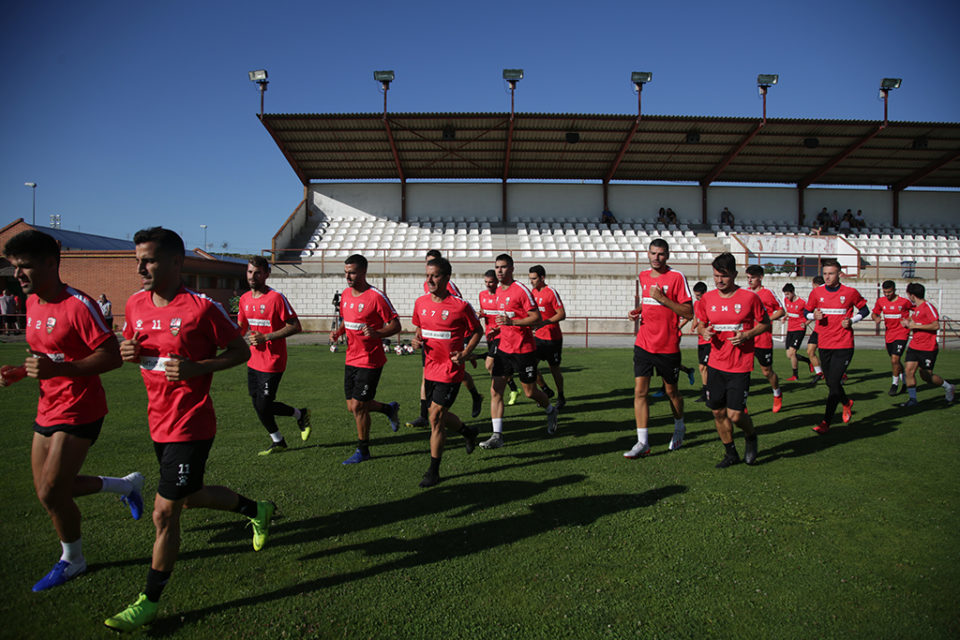 Entrenamiento de la plantilla blanquirroja en el Mundial 82. / Clara Larrea