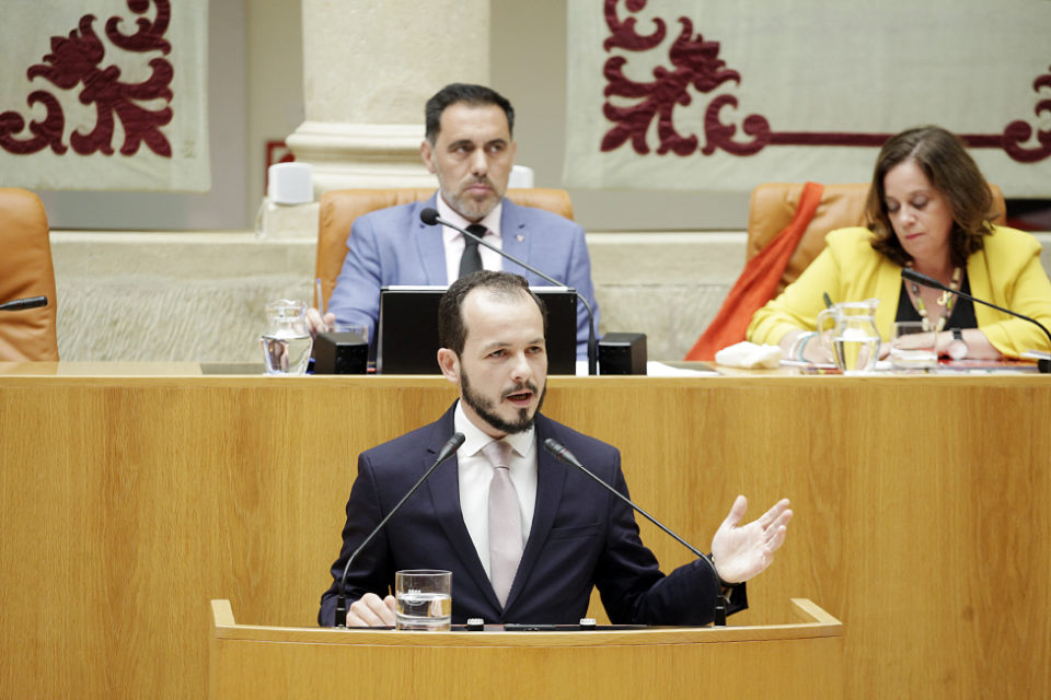 Pablo Baena, interviene en el pleno, en una imagen de archivo. / Ingrid