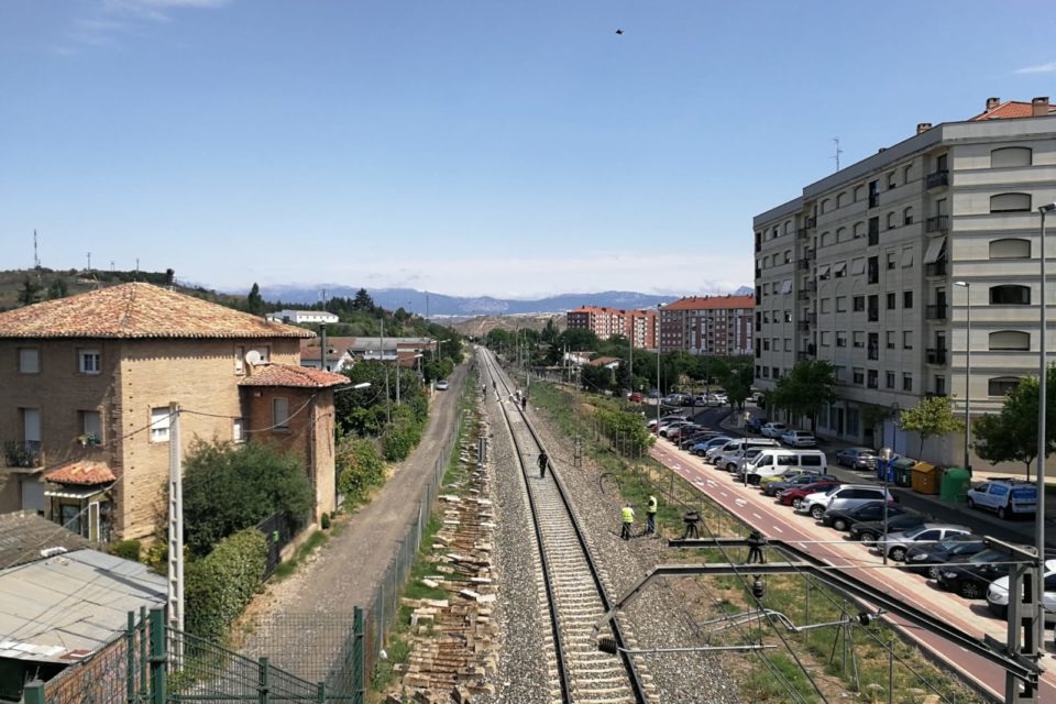 Vías de tren a su paso por Logroño donde falleció un hombre en 2019.