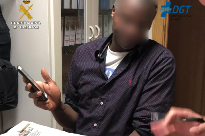 Detenido por suplantar la identidad de un compatriota en el examen de conducir