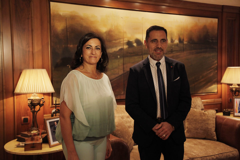 Concha Andreu, junto al presidente del Parlamento autonómico. / Ingrid