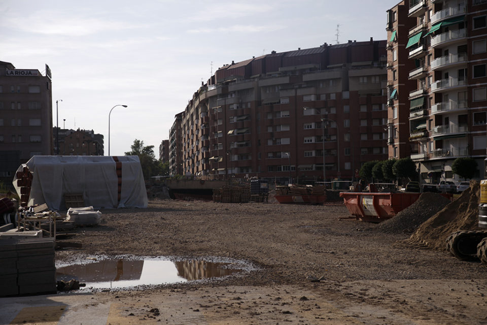 Estado actual en el que se encuentra el nudo de Vara de Rey, que mantiene el viejo túnel. / Clara Larrea