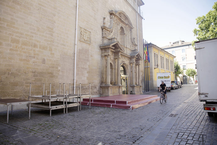 Andreu saca a la calle el Parlamento