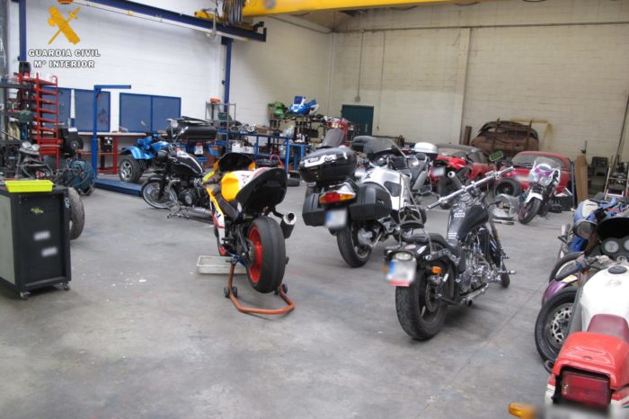 Desmantelan dos talleres mecánicos ilegales en los polígonos La Portalada y Cantabria