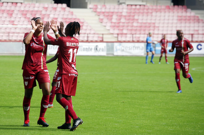 Banda completa una obra de arte