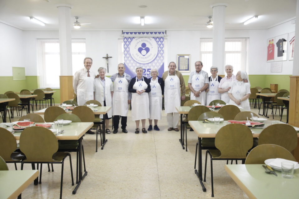 Voluntarios y trabajadores de Cocina Económica. / Clara Larrea