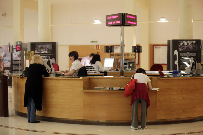 El Ayuntamiento de Logroño limita la atención presencial a casos de extrema necesidad