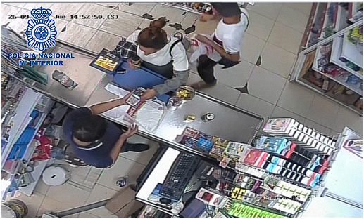 Dos detenidos por nueve hurtos y estafas con tarjetas bancarias robadas en Logroño