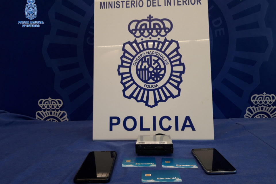 La Policía recomienda contactar con el operador si sospecha de que su dispositivo ha sido clonado. / CNP