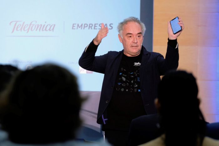 Ferrán Adrià aboga por apoyar a quien arriesga y tiene actitud innovadora