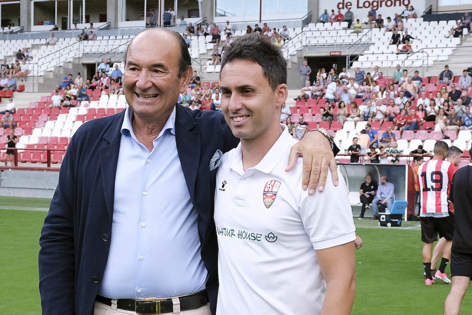 Félix Revuelta y Sergio Rodríguez, en el partido de presentación de los blanquirrojos ante el Racing de Santander. / Riojapress