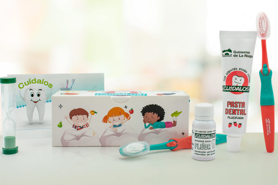 Kit bucodental que se entrega a los alumnos. / NR