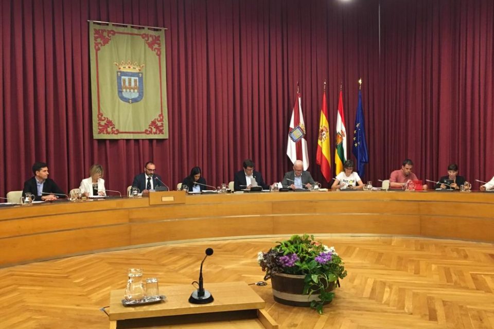 Pleno celebrado este jueves en el Ayuntamiento. / Ayuntamiento de Logroño