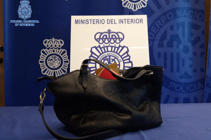 Detenido por cargar a la tarjeta de crédito de su encargada 1.300 euros en compras online