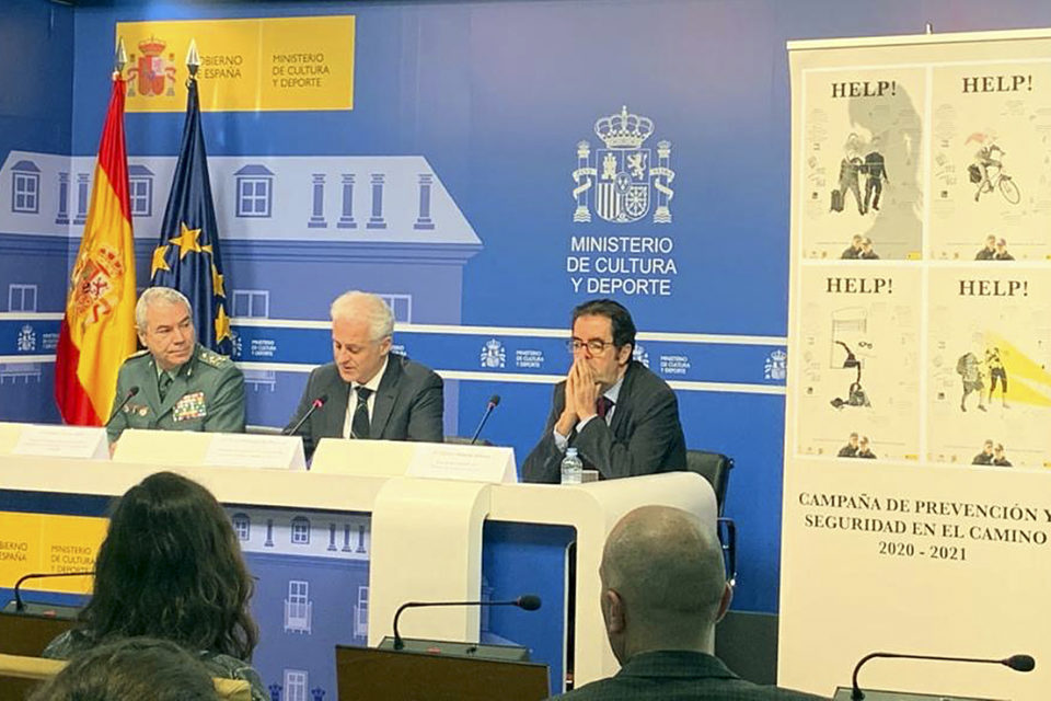 El alcalde de Logroño y presidente de la Asociación de Municipios de la Ruta Jacobea da cuenta del plan. / NR