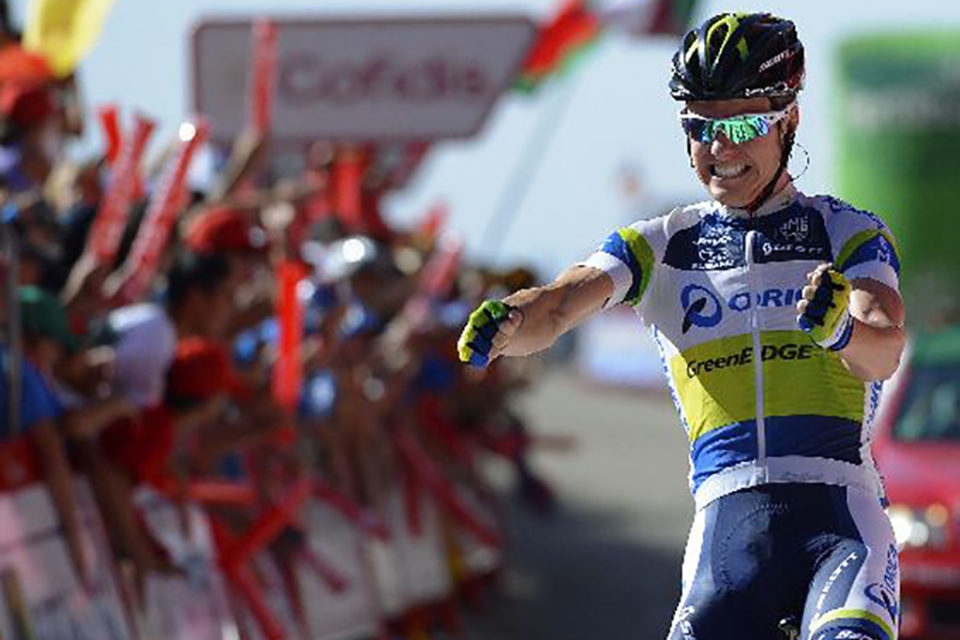 Clarke celebra la victoria tras pasar la línea de meta en la subida a Valdezcaray el 21 de agosto de 2012. /Reuters