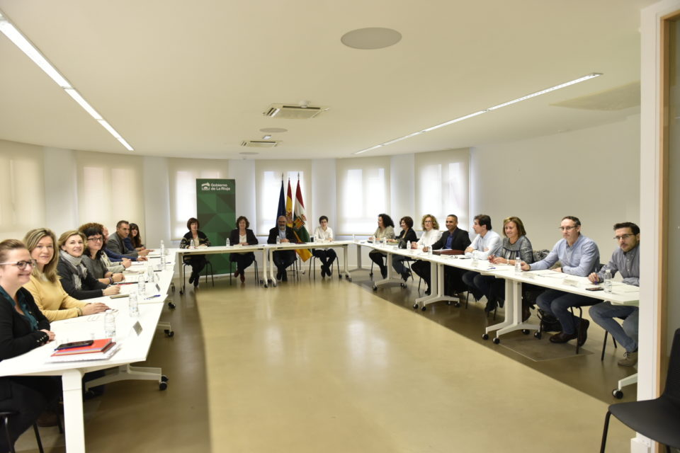 Consejo Riojano de Servicios Sociales, reunido este viernes. / NR