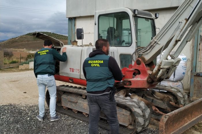 Implicada una empresa de Arnedo en la venta una mini excavadora robada