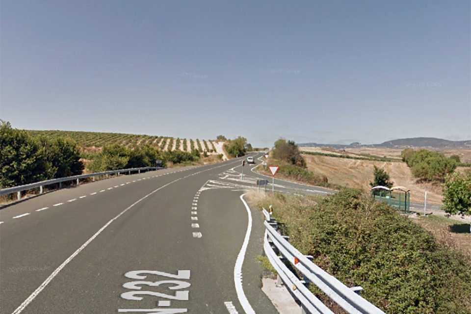 Uno de los puntos negros en el cruce de la N-232 con la LR-302, en Fonzaleche. / Google