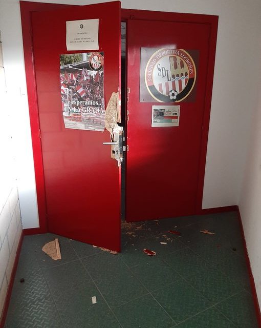 Puerta de la oficina de SDL forzada. / SD Logroñés