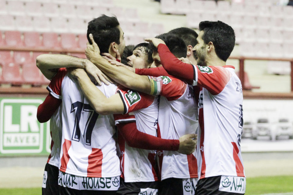 Si el Gobierno central no permite la disputa del 'play off' exprés, la UDL jugará en Segunda. / Clara Larrea