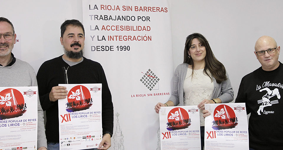 El concejal de Deportes, Rubén Antoñanzas (izquierda), con miembros de la organización, en la presentación de la carrera. / Ingrid