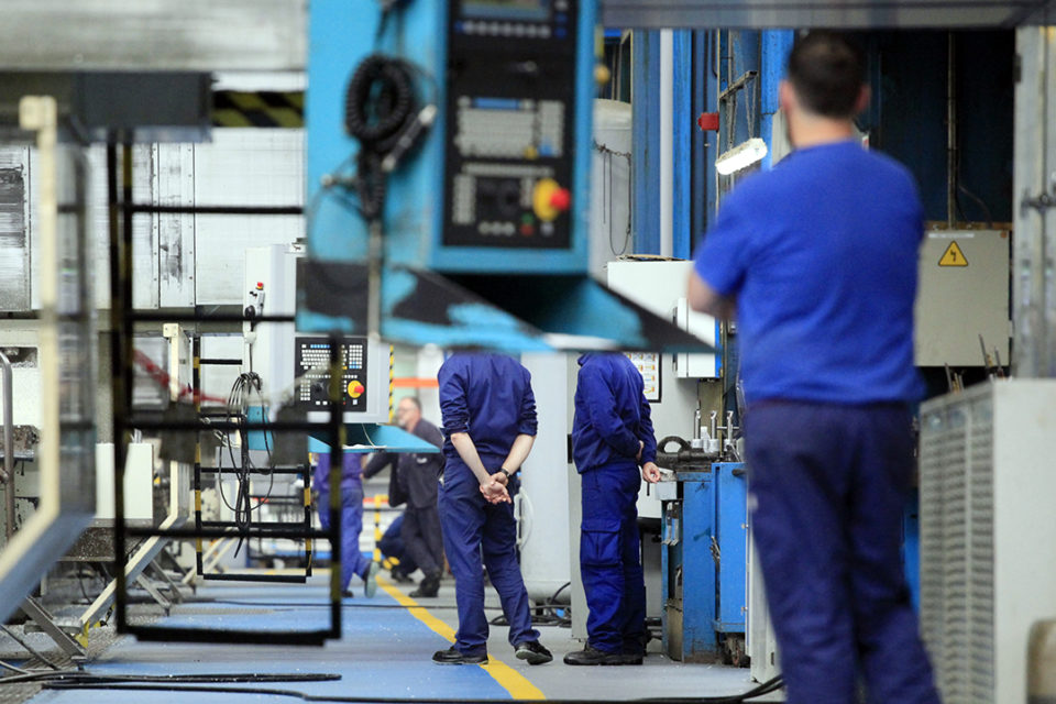 Trabajadores en una empresa riojana. / Ingrid