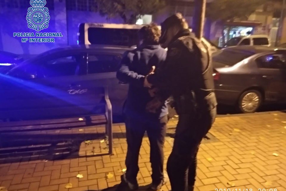 Momento de la detención de uno de los jóvenes. / Policía Nacional