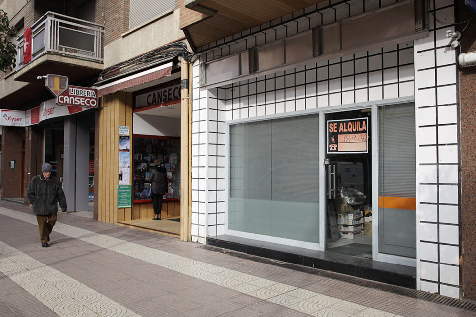 Imagen de un comercio cerrado en el centro de Logroño. / Ingrid