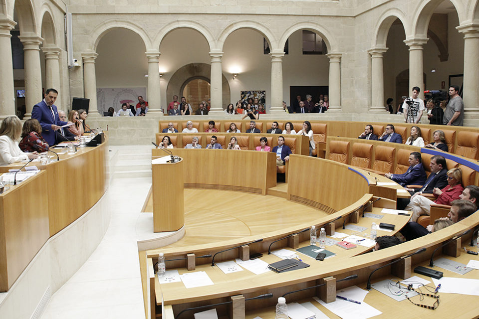 Sesión de un pleno del Parlamento de La Rioja, en una imagen de archivo. / Ingrid
