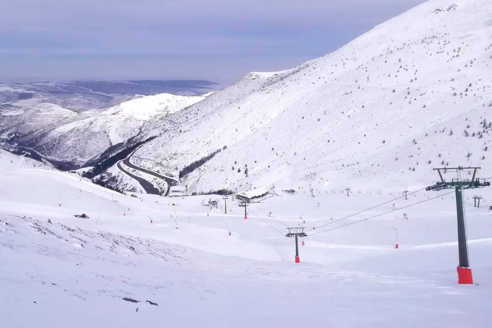 Imagen captada la semana pasada de la estación de esquí riojana tras las intensas nevadas. / NR
