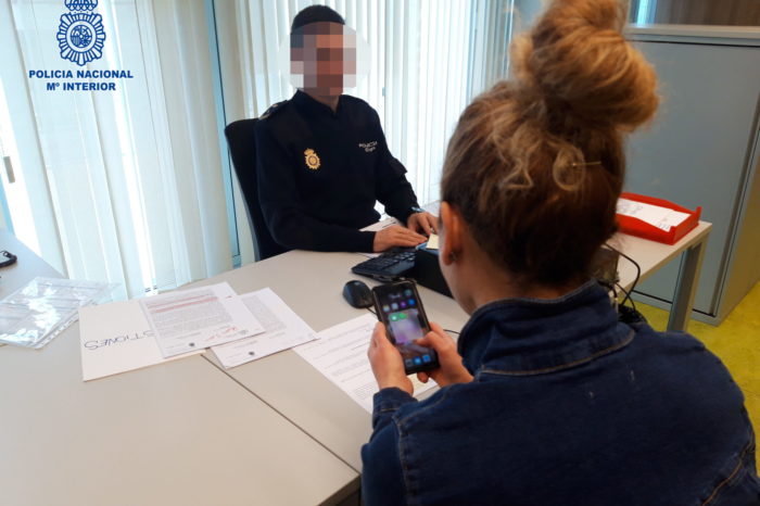Detenido un menor en Logroño por 'sextorsionar' a su expareja de 14 años en redes sociales