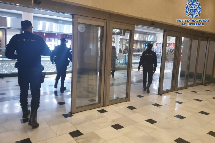 Dos detenidas por robar más de 1.600 euros en ropa en un centro comercial de Logroño