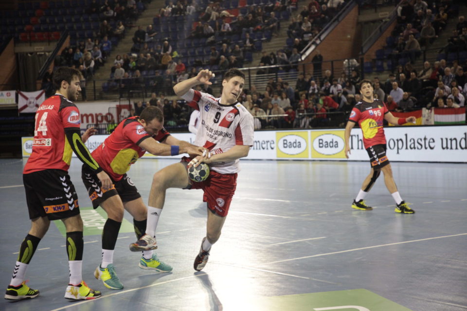 El Balonmano Logroño ha recibido, en las últimas diez temporadas, 2,7 millones de euros en subvenciones del Ejecutivo regional. / CLARA LARREA