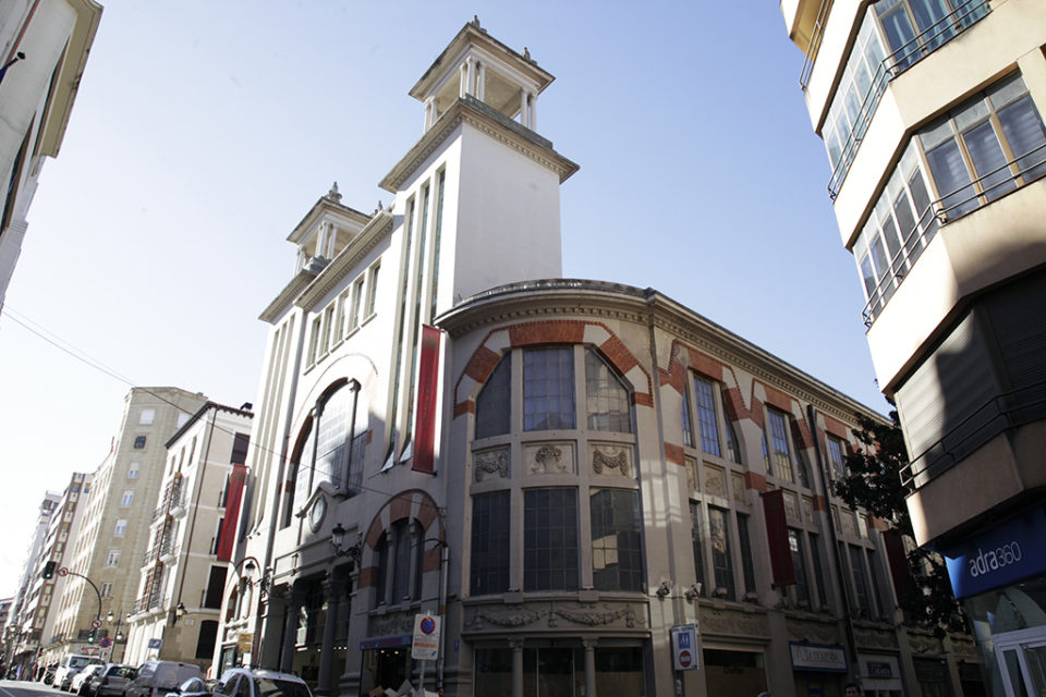 Fachada principal del Mercado de San Blas, edificio construido por Fermín Álamo en 1930. / Ingrid