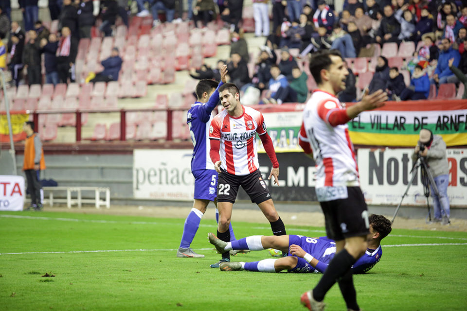 Para la UDL, el resto de clubes de Segunda B y todo el fútbol, baloncesto y balonmano. / clara larrea