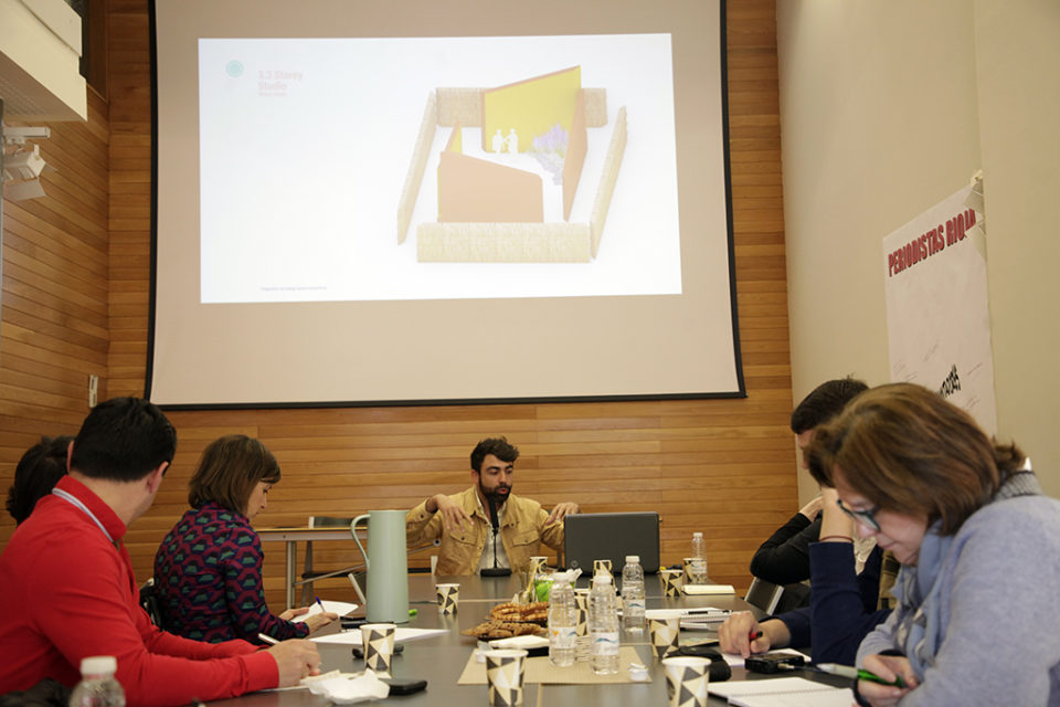 El director de Concéntrico, Javier Peña, informa en rueda de prensa sobre la nueva edición del festival. / Ingrid