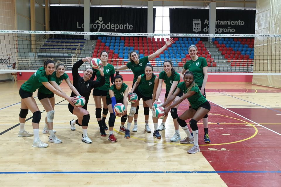 Las jugadoras del May Deco, listas para pelear por una nueva Copa de la Reina. / VOLEY LOGROÑO