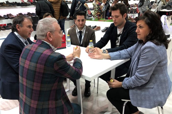 Andreu anima al sector del calzado a promocionar La Rioja por el mundo