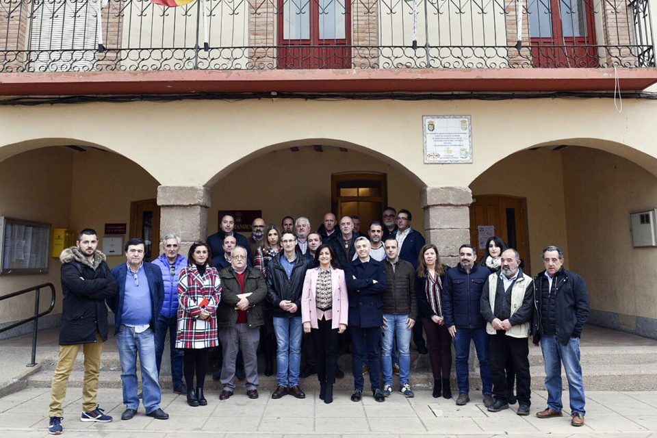 La presidenta y varios miembros de su gobierno se han reunido con 24 alcaldes de la comarca de Nájera. / NR