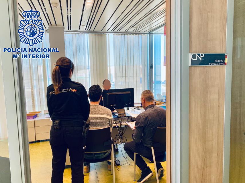 La Policía ha detenido a dos personas por contratar a trabajadores sin darles de alta / Policía Nacional